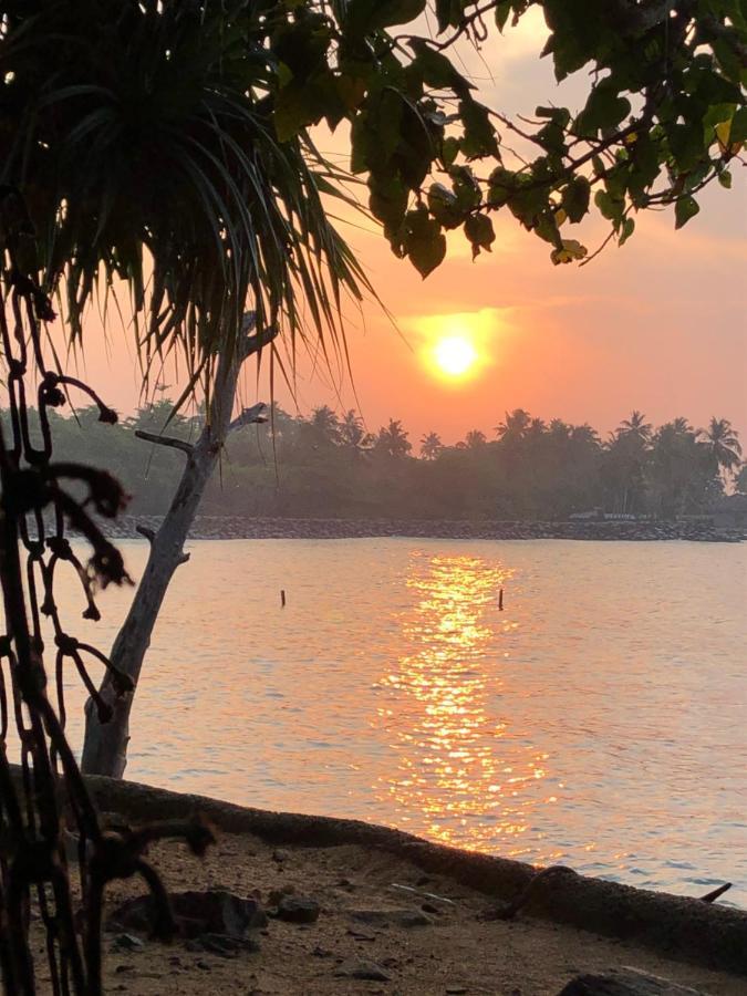 Ocean Beach House Matara Buitenkant foto